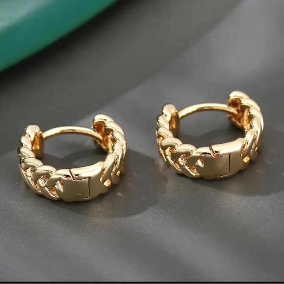 ✨Zara Adeline Braided Gold Huggie Earrings - Picture 3 of 5